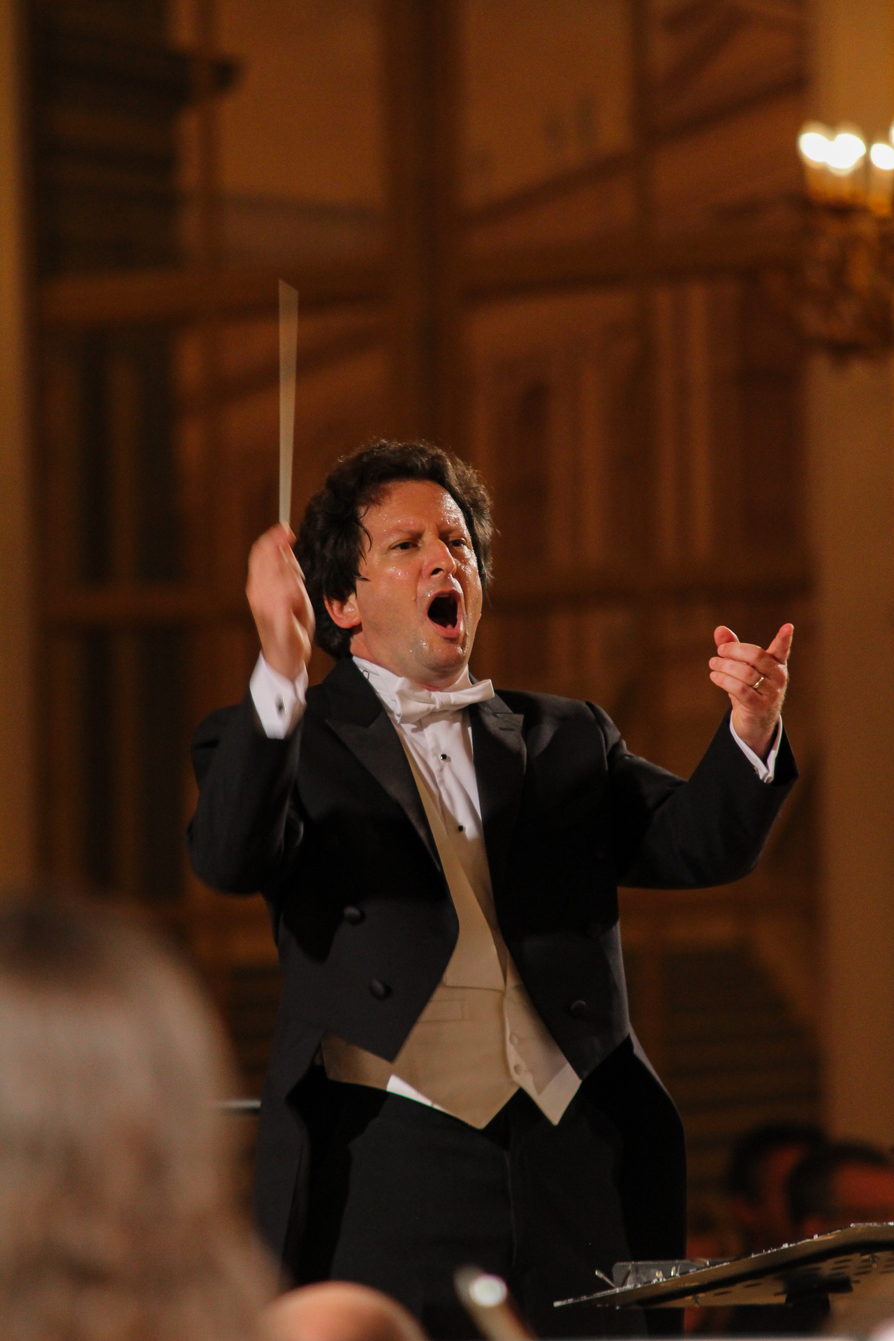 Steven Lipsitt conducting at Prague Castle